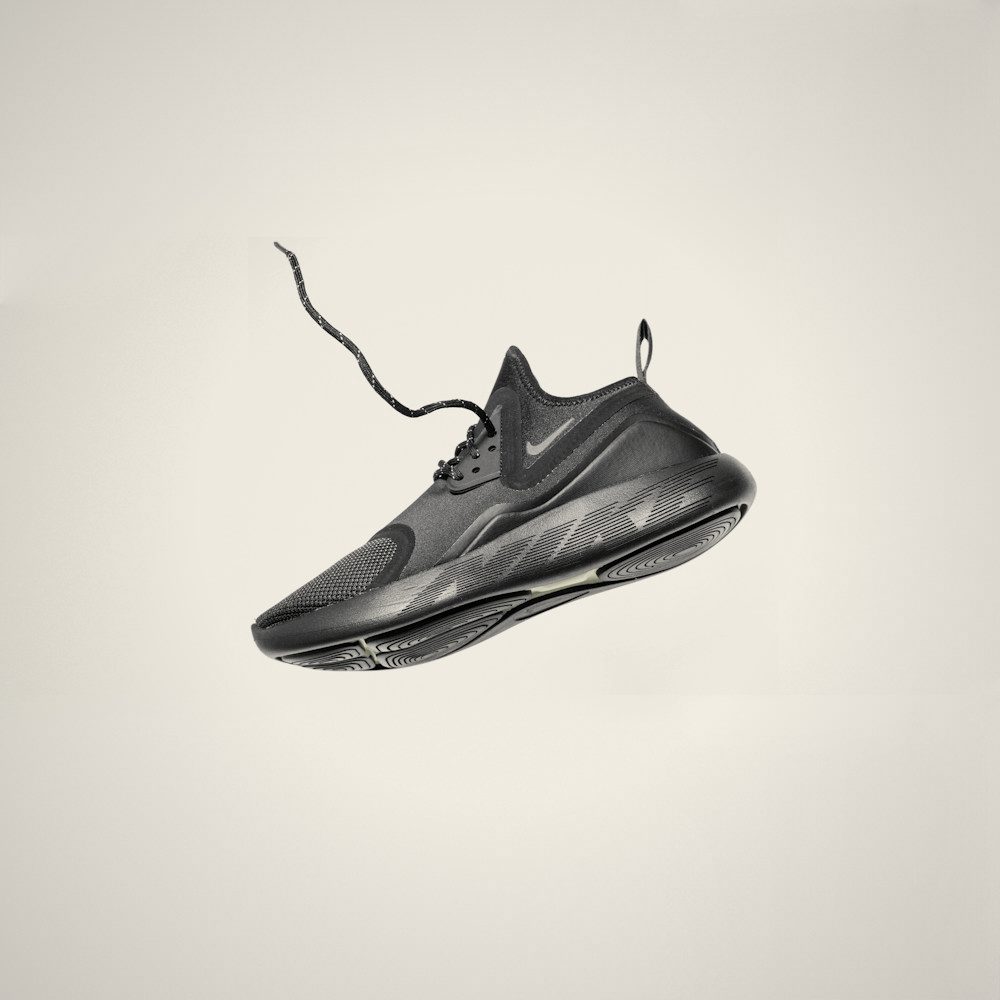 Zapatilla como producto destacado de una tienda online (imagen conceptual)
